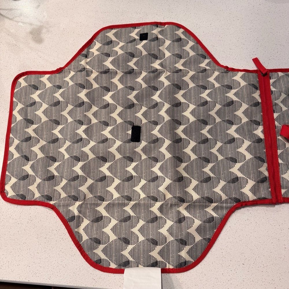 Skip Hop Pronto Portable Changing Station Clutch Gray Chevron Red Baby OS - Picture 8 of 8